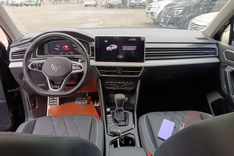 Used Volkswagen Tiguan L 2022 330TSI Automatic Two-Wheel Drive R-Line Enhanced Edition Center Console