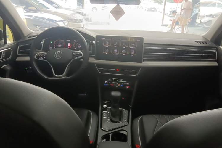 Used Volkswagen Tiguan L 2022 330TSI Automatic Two-Wheel Drive Smart Edition Center Console