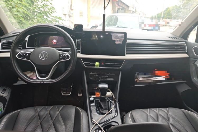 Used Volkswagen Tiguan L 2022 330TSI Automatic Two-Wheel Drive R-Line Enhanced Edition Center Console