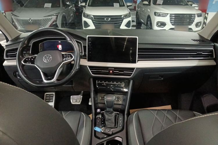 Used Volkswagen Tiguan L 2022 330TSI Automatic Two-Wheel Drive R-Line Enhanced Edition Center Console