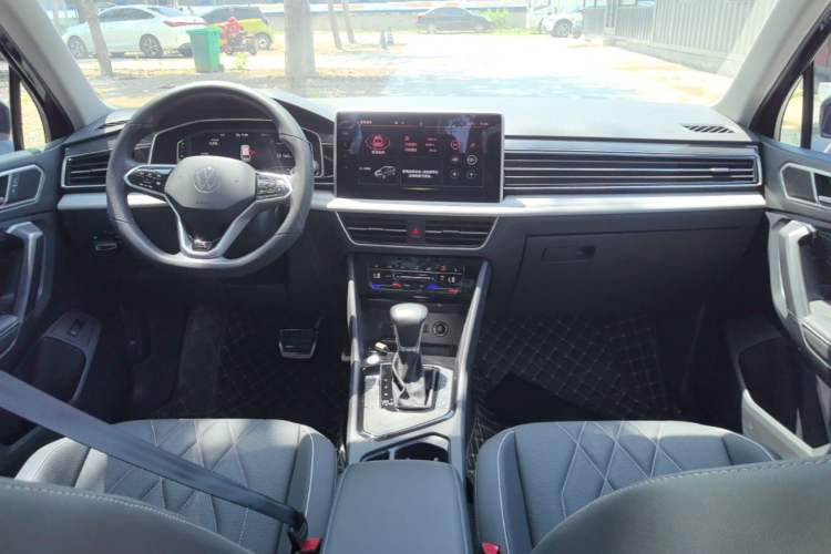 Used Volkswagen Tiguan L 2022 330TSI Automatic Two-Wheel Drive R-Line Enhanced Edition Center Console