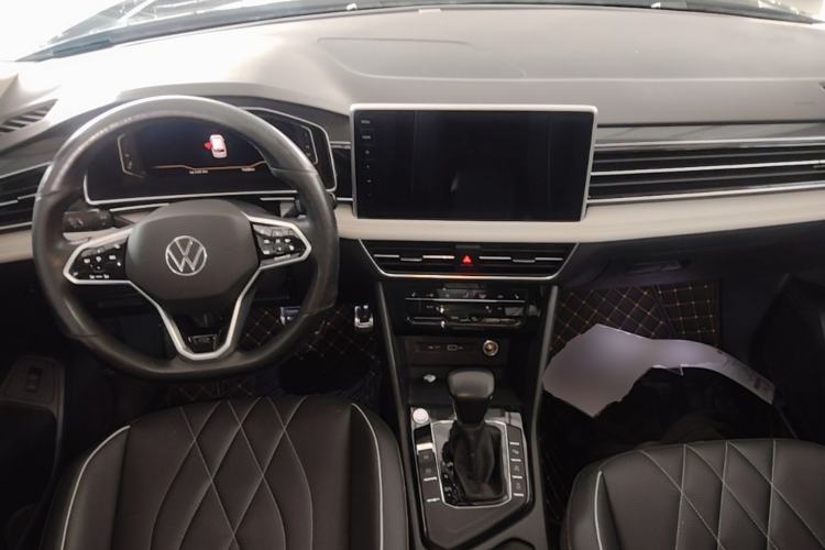 Used Volkswagen Tiguan L 2022 330TSI Automatic Two-Wheel Drive R-Line Enhanced Edition Center Console