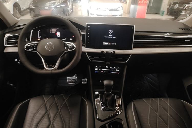 Used Volkswagen Tiguan L 2022 330TSI Automatic Two-Wheel Drive R-Line Enhanced Edition Center Console