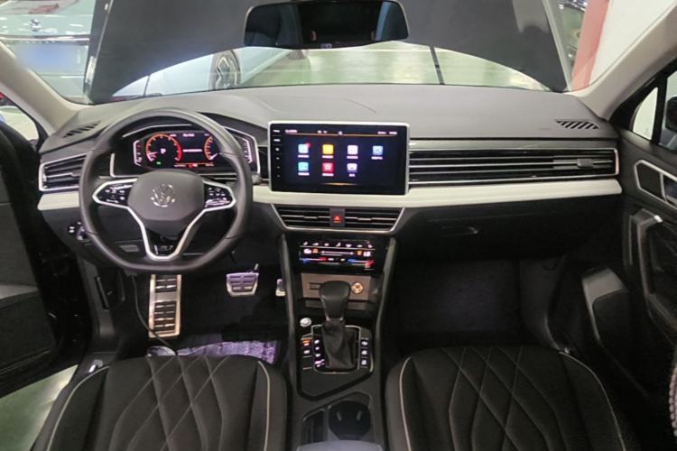 Used Volkswagen Tiguan L 2022 330TSI Automatic Two-Wheel Drive R-Line Enhanced Edition Center Console