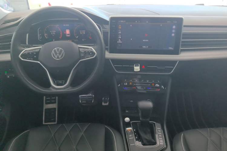 Used Volkswagen Tiguan L 2022 330TSI Automatic Two-Wheel Drive R-Line Enhanced Edition Center Console