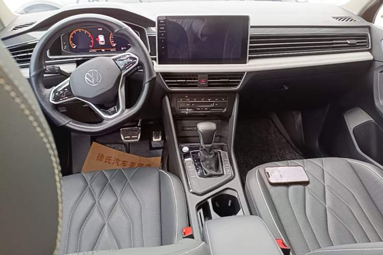 Used Volkswagen Tiguan L 2022 330TSI Automatic Two-Wheel Drive R-Line Enhanced Edition Center Console