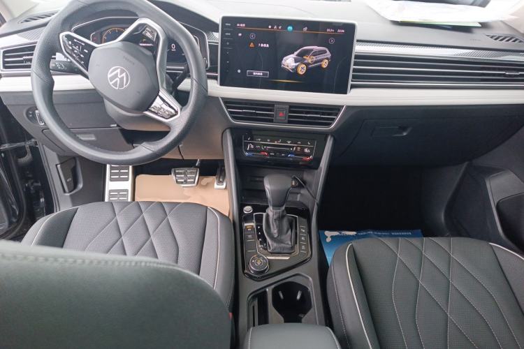 Used Volkswagen Tiguan L 2022 380TSI Automatic All-Wheel Drive R-Line Enhanced Comfort 7-Seater Center Console