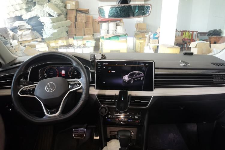 Used Volkswagen Tiguan L 2022 330TSI Automatic Two-Wheel Drive R-Line Enhanced Edition Center Console
