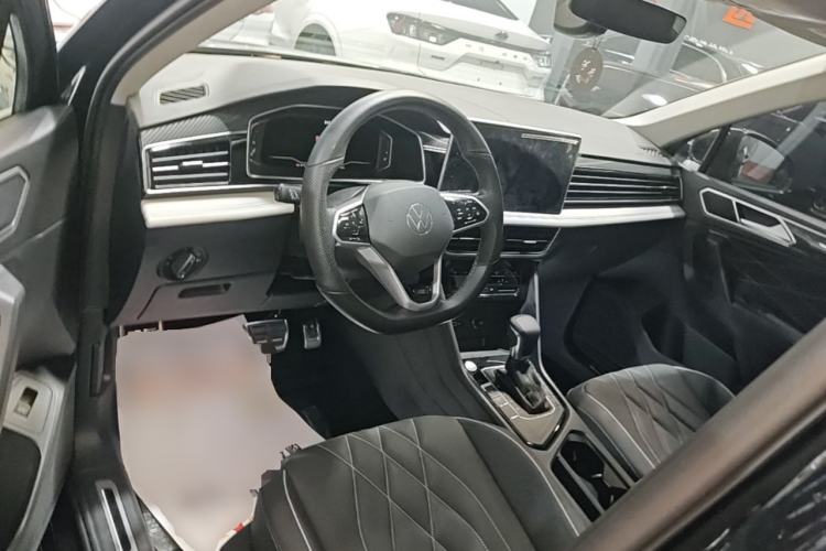 Used Volkswagen Tiguan L 2022 330TSI Automatic Two-Wheel Drive R-Line Enhanced Edition Center Console