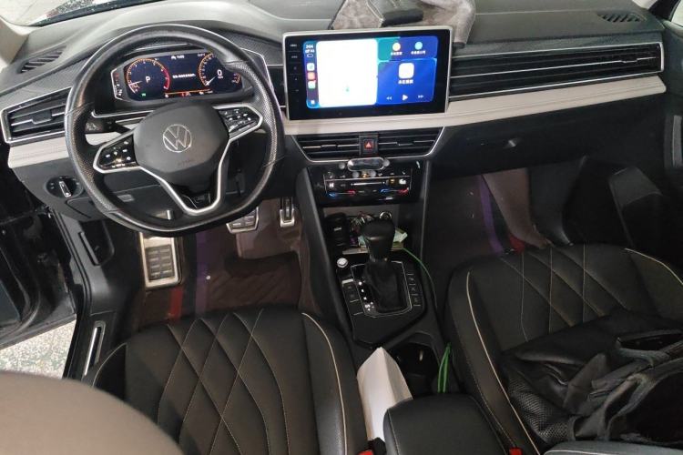 Used Volkswagen Tiguan L 2022 330TSI Automatic Two-Wheel Drive R-Line Enhanced Edition Center Console