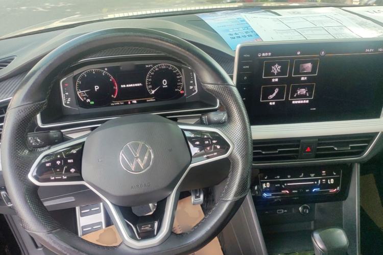 Used Volkswagen Tiguan L 2022 330TSI Automatic Two-Wheel Drive R-Line Enhanced Edition Center Console