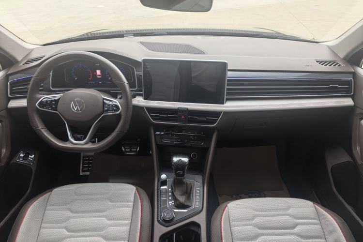 Used Volkswagen Tiguan L 2022 380TSI Automatic All-Wheel Drive R-Line Flagship 7-Seater Center Console