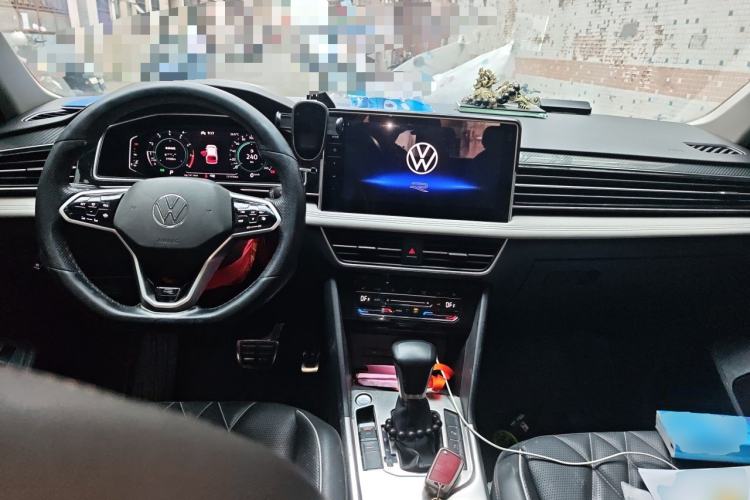 Used Volkswagen Tiguan L 2022 330TSI Automatic Two-Wheel Drive R-Line Enhanced Edition Center Console