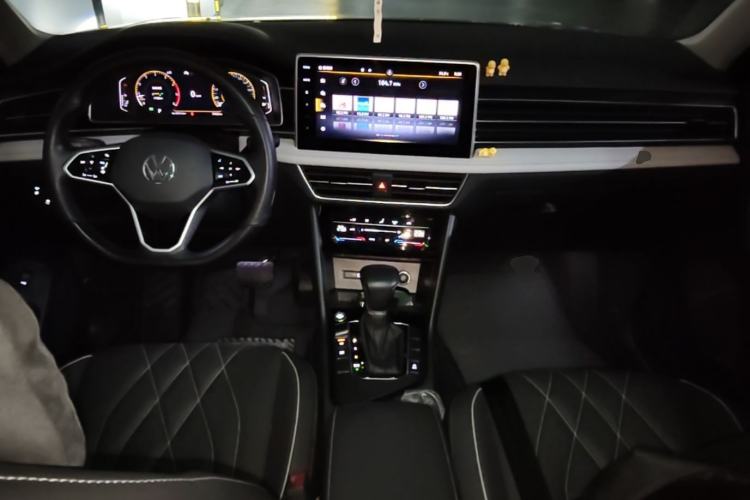 Used Volkswagen Tiguan L 2022 330TSI Automatic Two-Wheel Drive Smart Edition Center Console