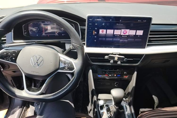 Used Volkswagen Tiguan L 2022 330TSI Automatic Two-Wheel Drive Smart Edition Center Console