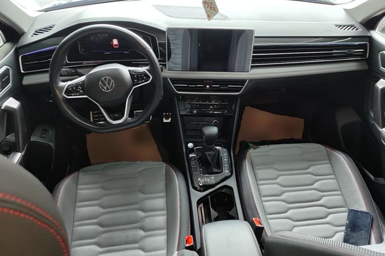 Used Volkswagen Tiguan L 2022 330TSI Automatic Two-Wheel Drive R-Line Flagship Edition Center Console