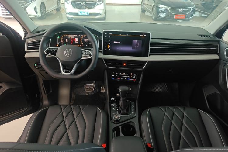 Used Volkswagen Tiguan L 2022 380TSI Automatic All-Wheel Drive R-Line Enhanced Comfort 7-Seater Center Console