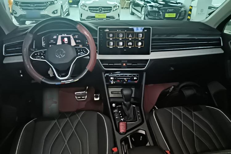 Used Volkswagen Tiguan L 2022 330TSI Automatic Two-Wheel Drive R-Line Enhanced Edition Center Console
