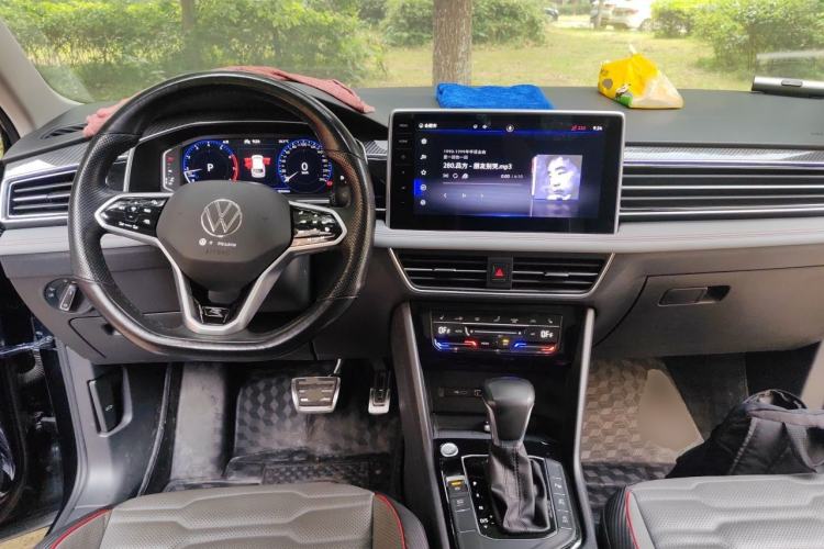 Used Volkswagen Tiguan L 2022 330TSI Automatic Two-Wheel Drive R-Line Enhanced Edition Center Console