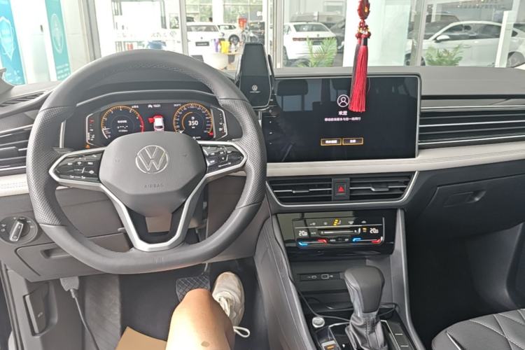 Used Volkswagen Tiguan L 2022 330TSI Automatic Two-Wheel Drive Smart Edition Center Console