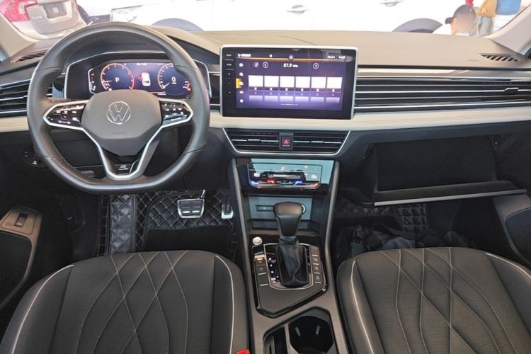 Used Volkswagen Tiguan L 2022 330TSI Automatic Two-Wheel Drive R-Line Enhanced Edition Center Console
