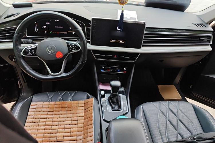 Used Volkswagen Tiguan L 2022 330TSI Automatic Two-Wheel Drive Smart Edition Center Console