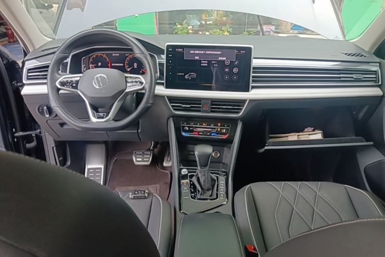 Used Volkswagen Tiguan L 2022 330TSI Automatic Two-Wheel Drive R-Line Enhanced Edition Center Console