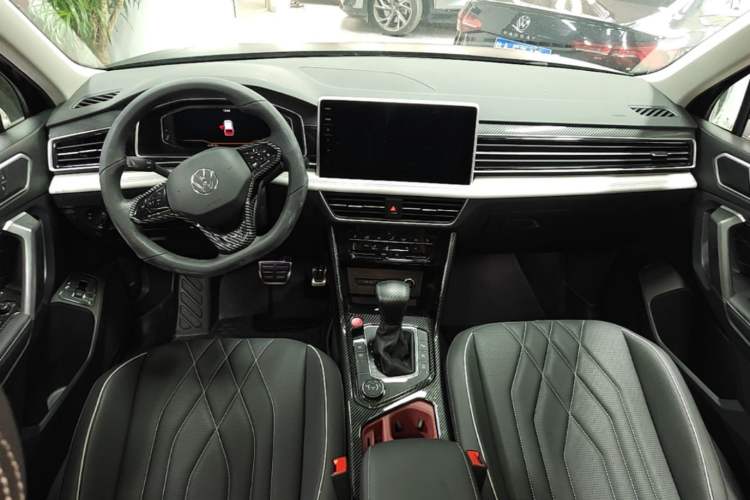 Used Volkswagen Tiguan L 2022 380TSI Automatic All-Wheel Drive R-Line Enhanced Comfort 7-Seater Center Console