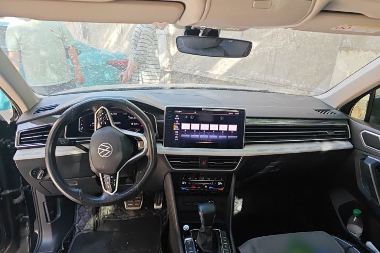 Used Volkswagen Tiguan L 2022 330TSI Automatic Two-Wheel Drive R-Line Enhanced Edition Center Console