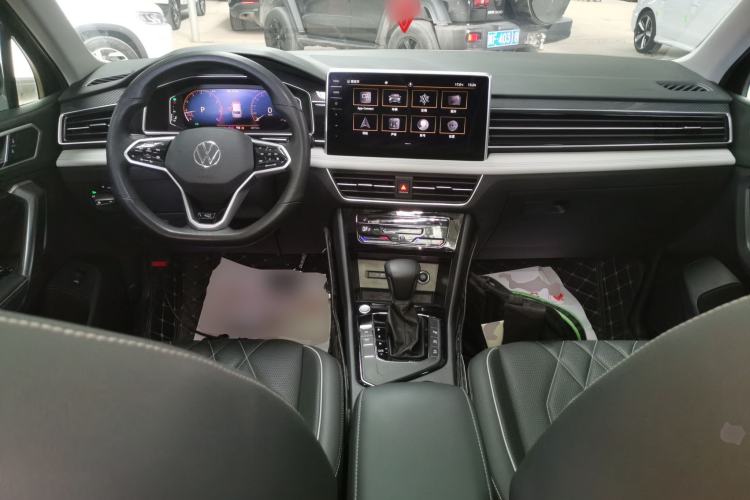 Used Volkswagen Tiguan L 2022 330TSI Automatic Two-Wheel Drive R-Line Enhanced Edition Center Console