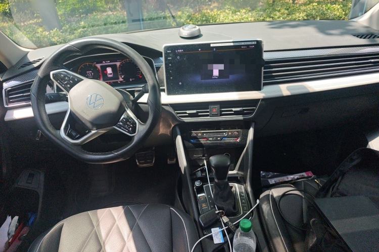 Used Volkswagen Tiguan L 2022 330TSI Automatic Two-Wheel Drive R-Line Enhanced Edition Center Console