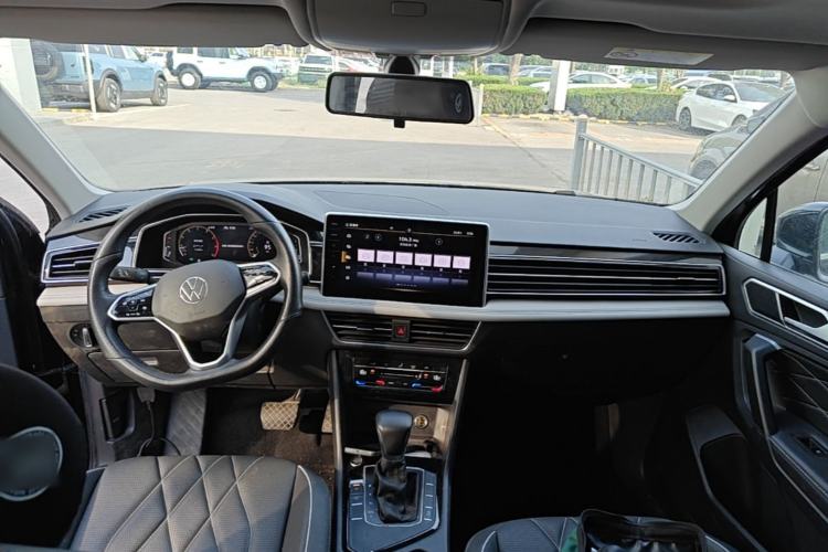 Used Volkswagen Tiguan L 2022 330TSI Automatic Two-Wheel Drive Smart Edition Center Console