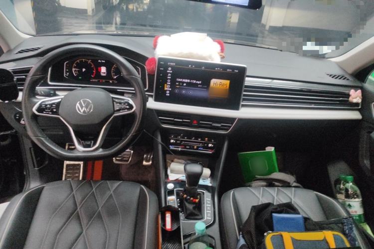 Used Volkswagen Tiguan L 2022 330TSI Automatic Two-Wheel Drive R-Line Enhanced Edition Center Console