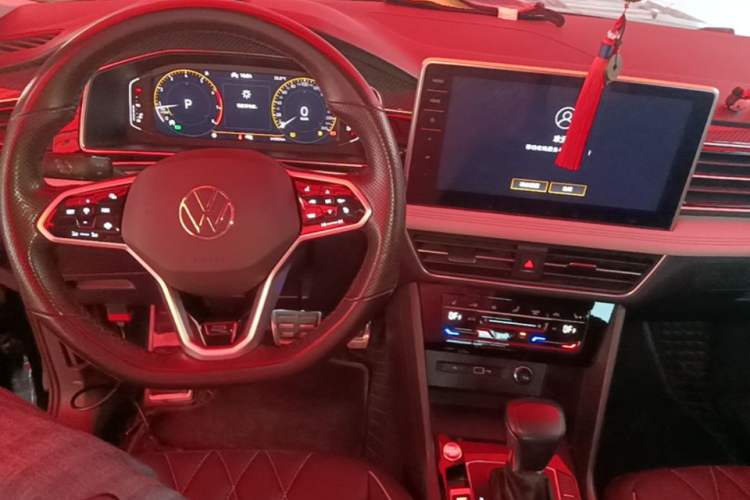 Used Volkswagen Tiguan L 2022 330TSI Automatic Two-Wheel Drive R-Line Enhanced Edition Center Console