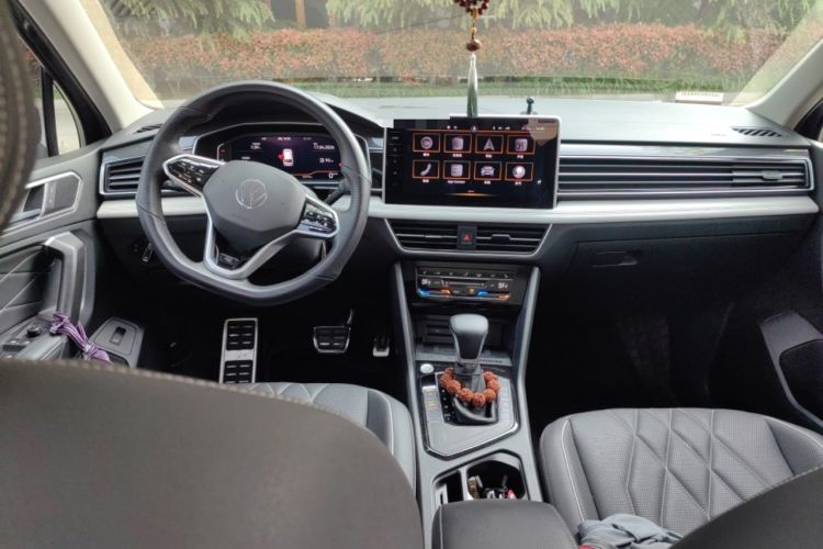 Used Volkswagen Tiguan L 2022 330TSI Automatic Two-Wheel Drive R-Line Enhanced Edition Center Console