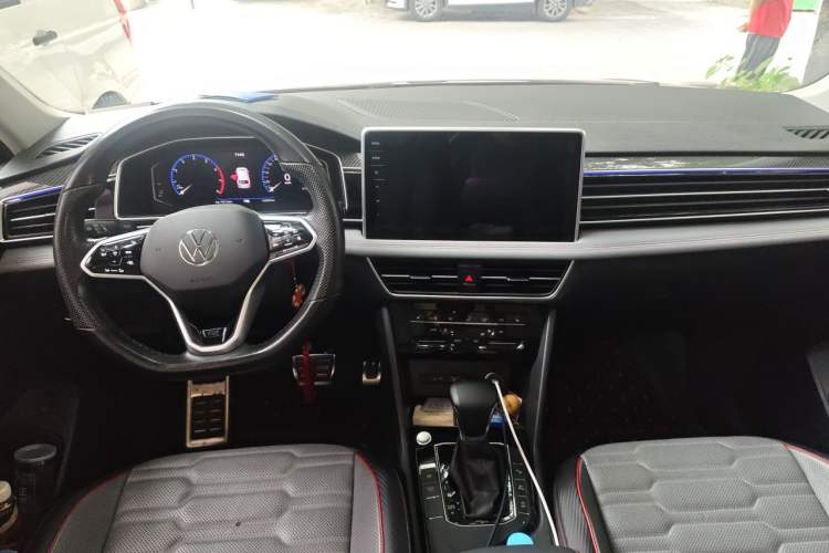 Used Volkswagen Tiguan L 2022 330TSI Automatic Two-Wheel Drive R-Line Flagship Edition Center Console