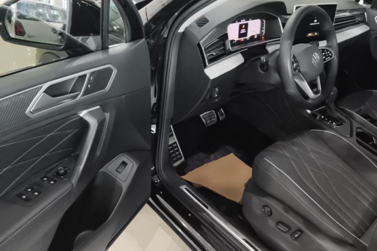 Used Volkswagen Tiguan L 2022 330TSI Automatic Two-Wheel Drive R-Line Enhanced Edition Driver Seat