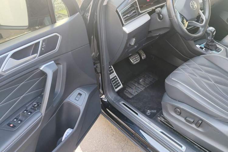 Used Volkswagen Tiguan L 2022 330TSI Automatic Two-Wheel Drive R-Line Enhanced Edition Driver Seat