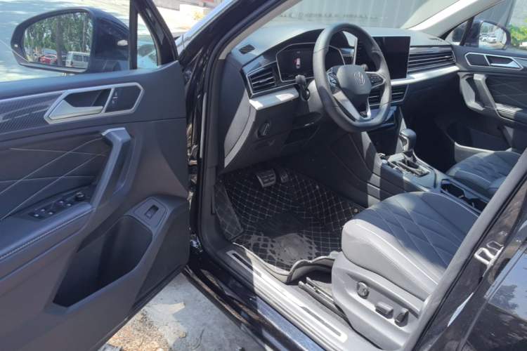 Used Volkswagen Tiguan L 2022 330TSI Automatic Two-Wheel Drive R-Line Enhanced Edition Driver Seat