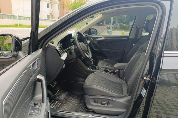 Used Volkswagen Tiguan L 2022 330TSI Automatic Two-Wheel Drive R-Line Enhanced Edition Driver Seat