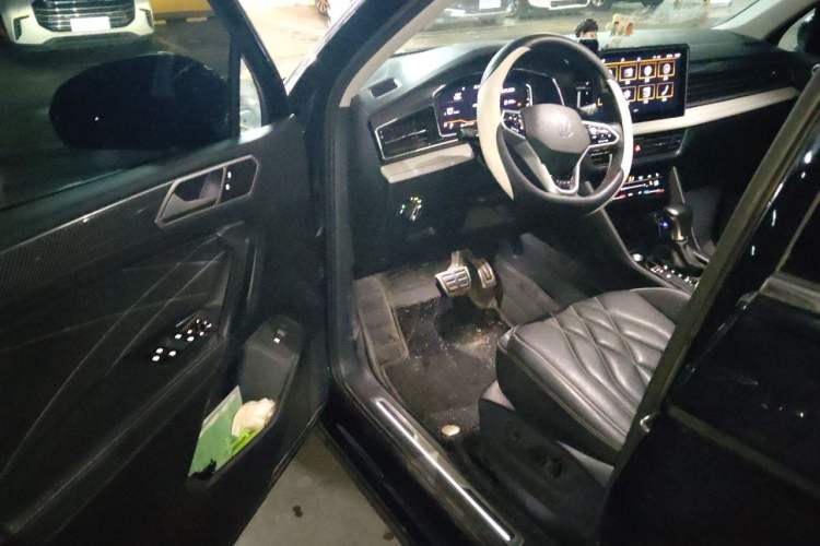 Used Volkswagen Tiguan L 2022 330TSI Automatic Two-Wheel Drive R-Line Enhanced Edition Driver Seat