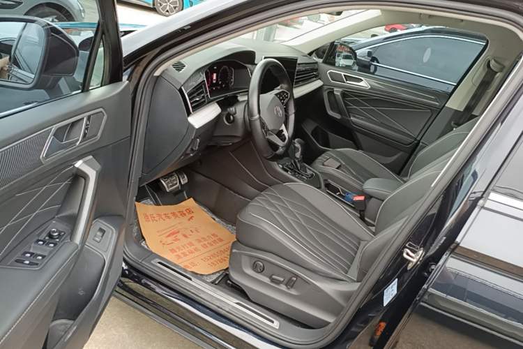 Used Volkswagen Tiguan L 2022 330TSI Automatic Two-Wheel Drive R-Line Enhanced Edition Driver Seat