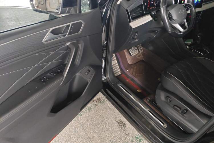 Used Volkswagen Tiguan L 2022 330TSI Automatic Two-Wheel Drive R-Line Enhanced Edition Driver Seat