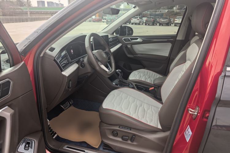 Used Volkswagen Tiguan L 2022 380TSI Automatic All-Wheel Drive R-Line Flagship 7-Seater Driver Seat
