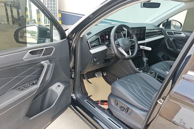 Used Volkswagen Tiguan L 2022 330TSI Automatic Two-Wheel Drive R-Line Enhanced Edition Driver Seat