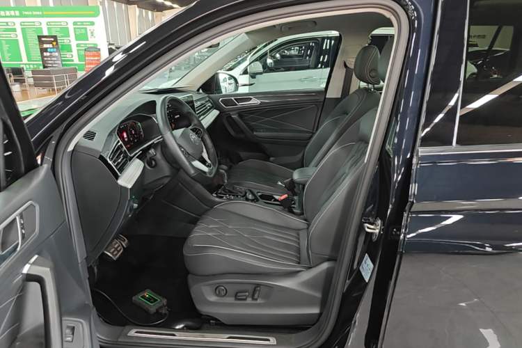 Used Volkswagen Tiguan L 2022 380TSI Automatic All-Wheel Drive R-Line Enhanced Comfort 7-Seater Driver Seat