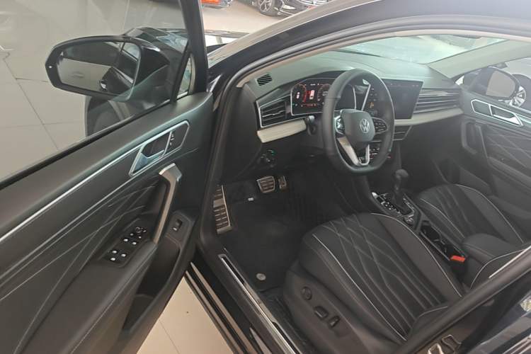 Used Volkswagen Tiguan L 2022 380TSI Automatic All-Wheel Drive R-Line Enhanced Comfort 7-Seater Driver Seat