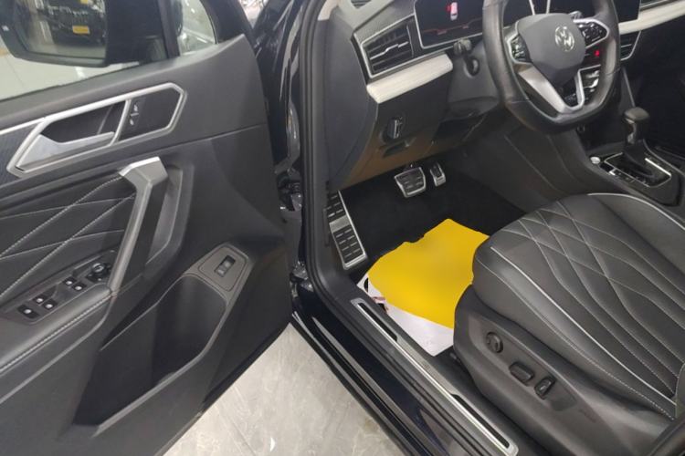 Used Volkswagen Tiguan L 2022 330TSI Automatic Two-Wheel Drive R-Line Enhanced Edition Driver Seat