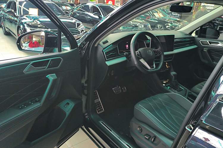 Used Volkswagen Tiguan L 2022 330TSI Automatic Two-Wheel Drive R-Line Enhanced Edition Driver Seat