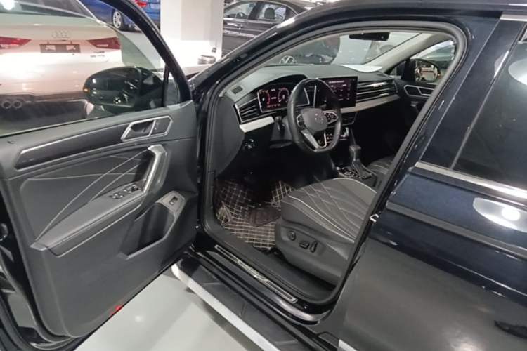 Used Volkswagen Tiguan L 2022 330TSI Automatic Two-Wheel Drive Smart Edition Driver Seat